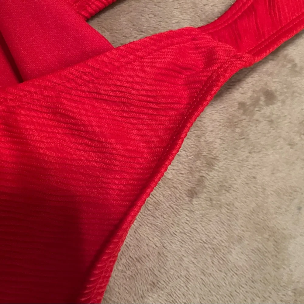 NWT Wild Fable Women’s Textured High Leg CheekyBikini bottom Size M8-10colorRed